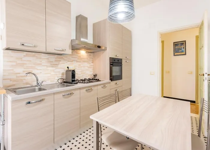 Joivy Cute Flat With Terrace * ג'נובה